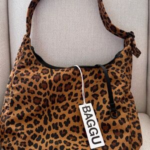 NWT Baggu Leopardprint Shoulder Nylon Bag